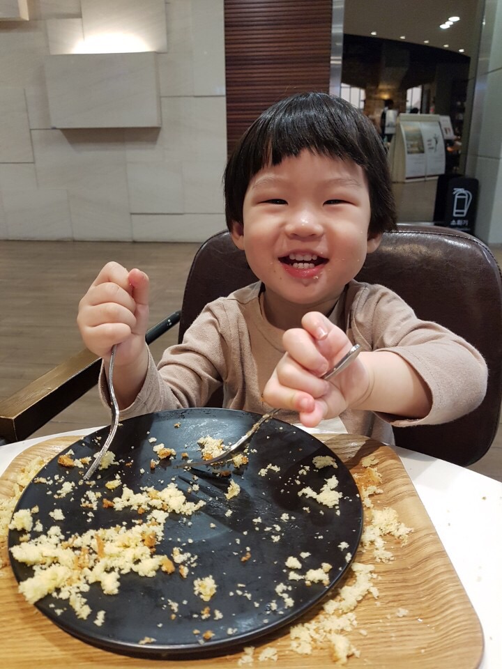  18개월 아기 :) 찰칵! 이쁜짓 포즈