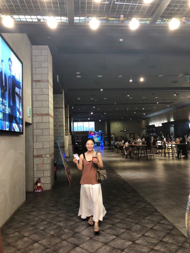  일상) 낮시간 자유부인 생활 만끽중ㅋㅋㅋ / 영화 공작 후기, 대구 칠곡 이정옥칼국수, 유통단지 안동국시, 스타벅스 스콘, 호식이두마리치킨 매니아 남편, 집밥 치즈 로제파스타