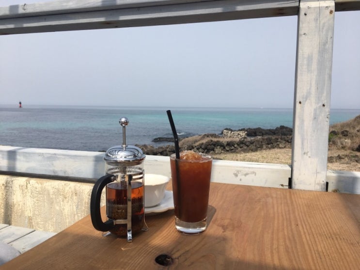 [제주애월카페 추천] 바다가 보이는 카페 ‘로맨틱 하드보일드’ ★4.0