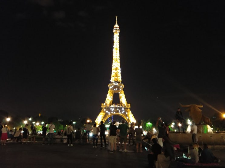 파리 야경, 낭만 가득 반짝이는 에펠탑 조명쇼