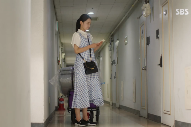  서른이지만 열일곱입니다 신혜선 패션 칼린 릴리백이네!