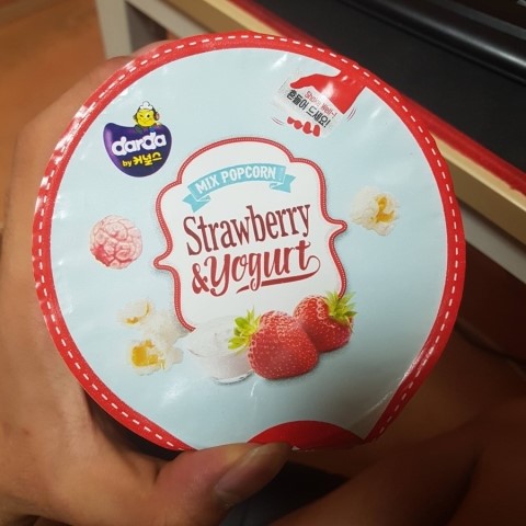  strawberry & yogurt 팝콘 & 고래밥 양념치킨맛 리뷰 아닌 리뷰 