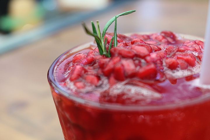  여름엔 빨간맛 : 새콤한 히비스커스 Hibiscus 들어있는 빨간맛 소다와 크랜베리 스콘 at 원효로 용산 카페 Cafe L_T& Found 로스트앤파운드