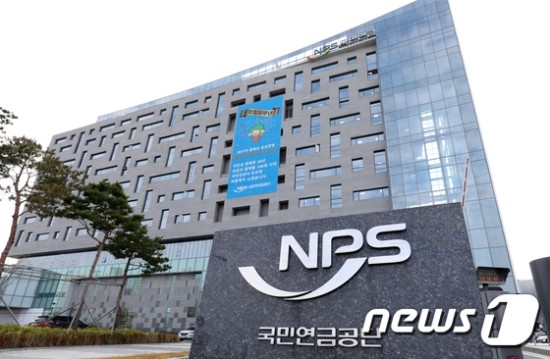 평균월급 522만원 공무원들, 연금도 5.3년이면 원금 회수 평균월급 522만원 공무원들, 연금도 5.3년이면 원금 회수