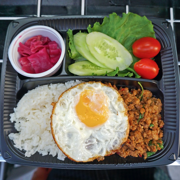  사와디밥 기대보다 훌륭한 팟카파오무쌉