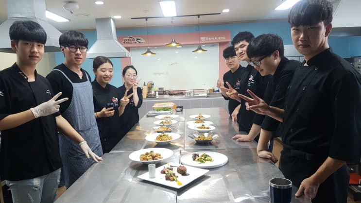  대전전문요리학원 팬쿠킹아카데미에서 송도호텔 김찬우쉐프님을모셔 소등심과 양갈비를 이용한요리와 해산물파스타요리 특강했어요^^