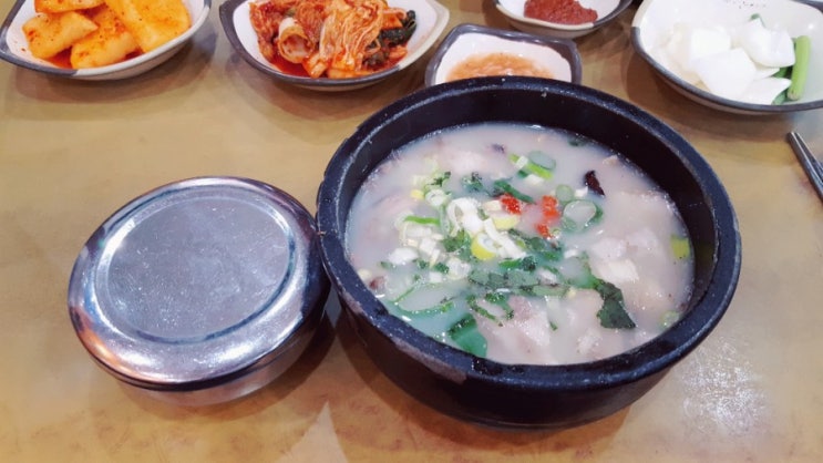 신촌역 구월산왕족발 순대국밥먹으러 왔어요 :)