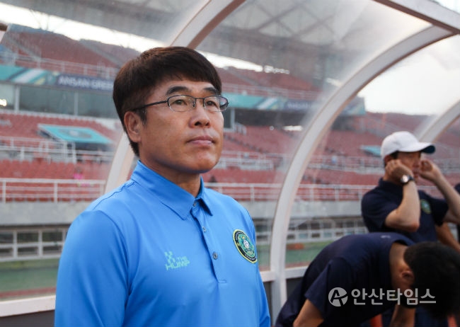 [안산타임스]안산 그리너스 FC <b>이흥실</b> 감독 자진 사퇴