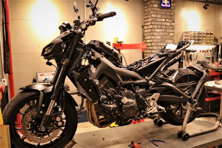  2018년식 야마하 MT-09 작업중...