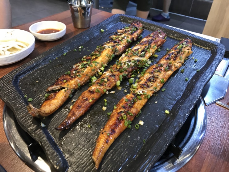  부산진구 서면 1번가에 있는 한방장어구이를 털어봤습니다.