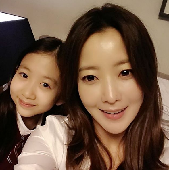 김희선, 훌쩍 자란 딸 근황 공개 /김희선 딸 사진/ 김희선 인스타그램 : 네이버 블로그 김희선, 훌쩍 자란 딸 근황 공개 /김희선 딸 사진/ 김희선 인스타그램 : 네이버 블로그