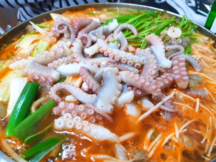  연수동 술을 부르는 맛집! <갯마을 갯뻘낙지>, <원조닭똥집>