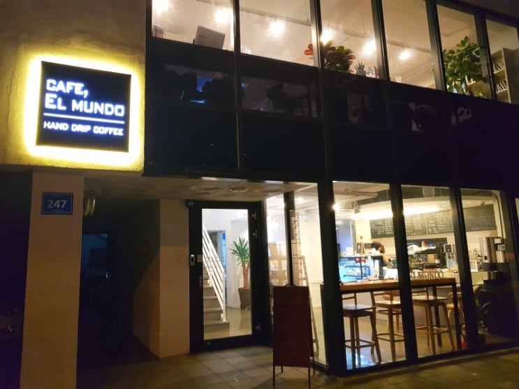 인천 여행 컨셉의 루프탑 카페 "엘문도"