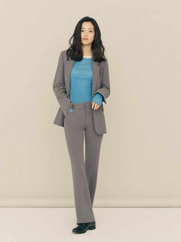 여성 가을 자켓 김태리 화보 수트 패션 더블유컨셉 프론트로우! 차정원 자켓 패션 완벽한 핏