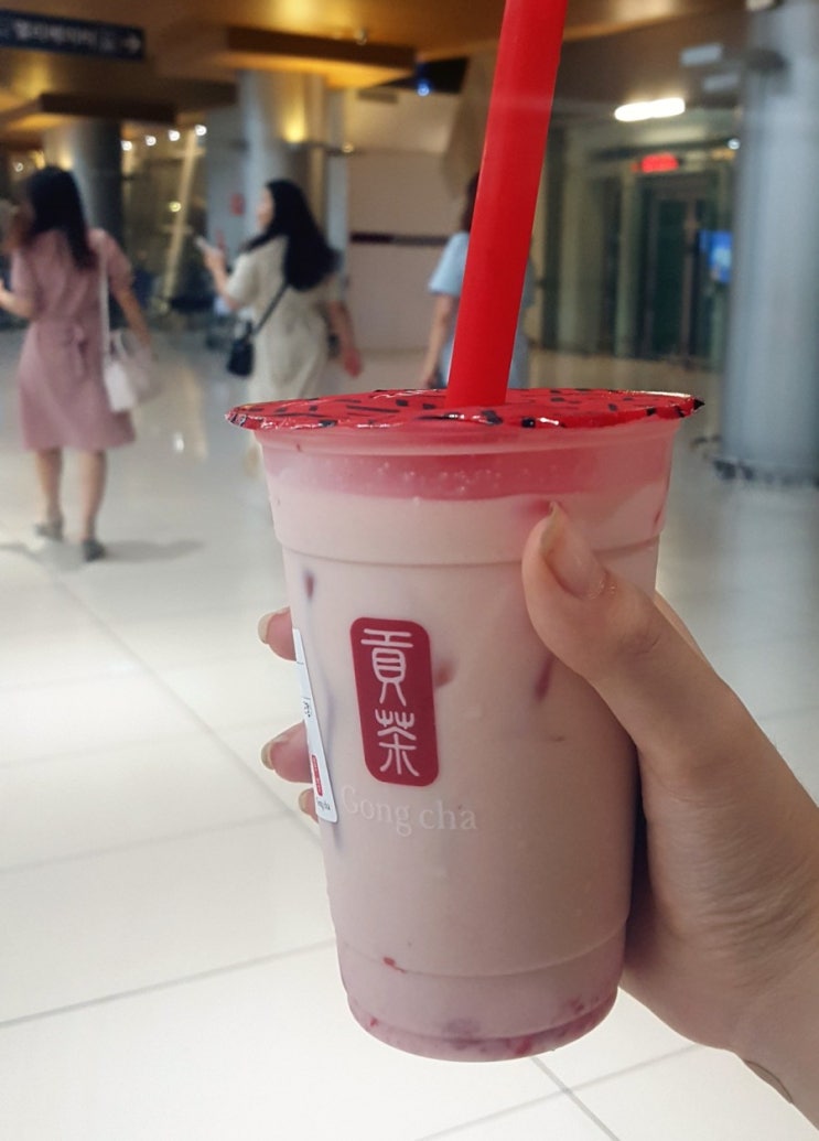  공차 김포공항점 비행기타기전 음료 선택