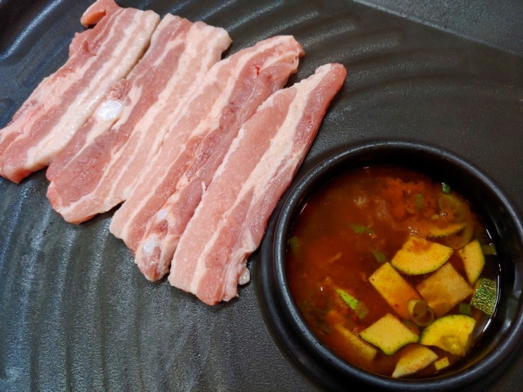  서울숲 주변 성수동 선진포크 삼겹살 맛집 뚝심에서 저녁먹으며 업무미팅진행.