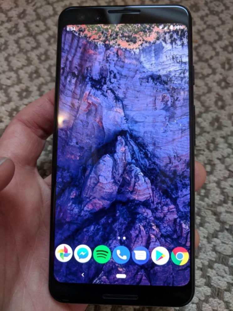 구글 픽셀 3 ( Google Pixel 3 )의 실물 디자인 사진 유출 구글 픽셀 3 ( Google Pixel 3 )의 실물 디자인 사진 유출