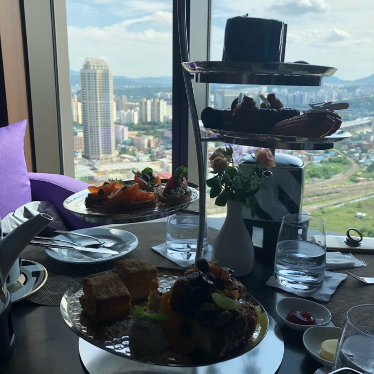  도끼호텔 노보텔 앰베서더 용산 이그제큐티브 분위기좋은 프리미엄 라운지 디저트 맛집 추천 :: 서울 용산 드래곤시티 호텔 31층 더리본 애프터눈티 세트