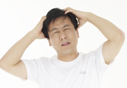 엄청난 스트레스의 주범인 비듬이 생기는 이유에 대해 알아보도록 하자! 엄청난 스트레스의 주범인 비듬이 생기는 이유에 대해 알아보도록 하자!