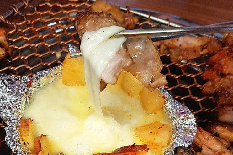  명동 닭갈비 맛집 구워먹는 닭갈비 치즈와 환상궁합 최고집 추천!