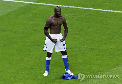 축구칼럼 #107 맨체스터 시티의 악동 발로텔리 테베즈 아데바요르 역주행 세레모니 향수병 만치니 감독