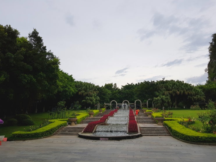 [계림여행] 과거와 현대의 조화를 이룬 정원식 공원인 '우산공원'