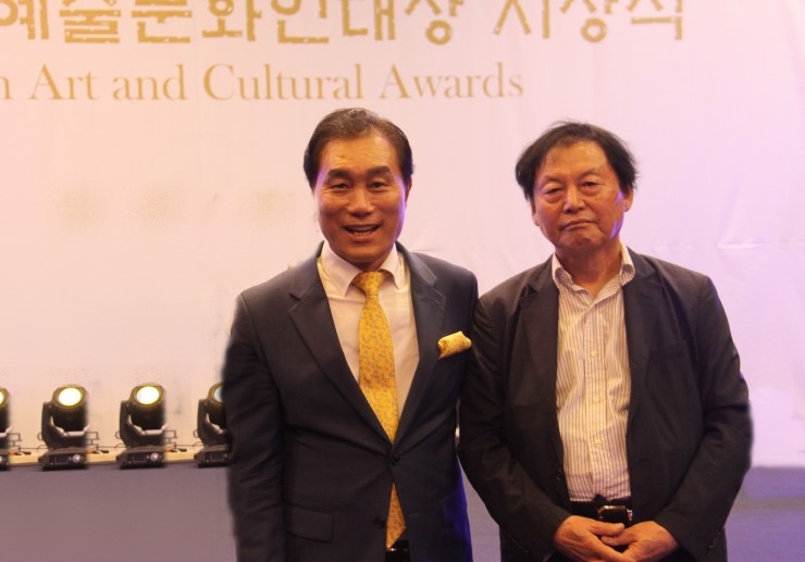  대한민국 예술문화인대상 시상식장에서  박종명이 만난 박희영 오지호 양동근 황보라 이수지 한으뜸 김동현 