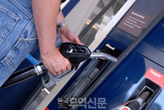 국제유가, 신흥국 경제위기 따른 석유수요 둔화 우려로 하락 국제유가, 신흥국 경제위기 따른 석유수요 둔화 우려로 하락