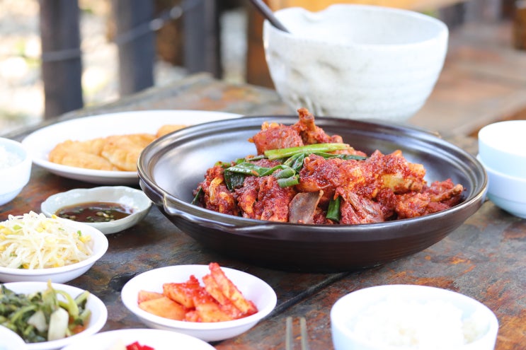 쁘띠프랑스 맛집 서늘하게 맛있는 귀곡산장 닭볶음탕~!