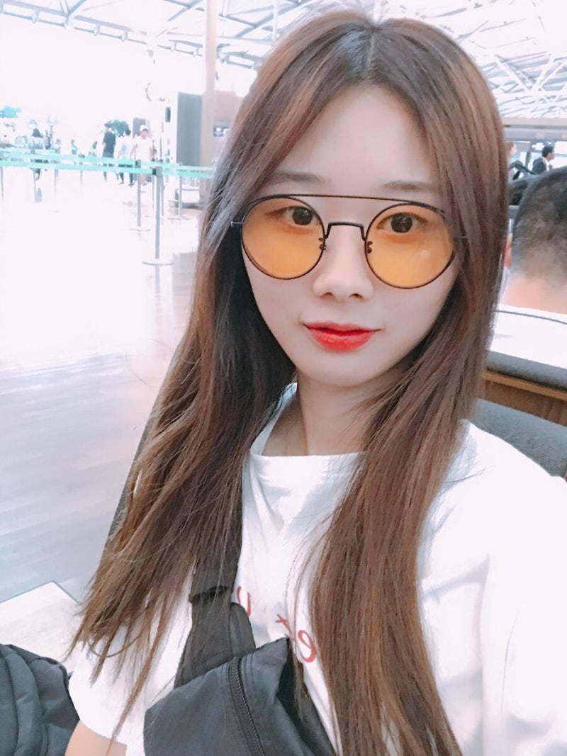 안경 브랜드 아또르 권정열 안경 투브릿지로 틴트 선글라스 느낌까지 유니크해~