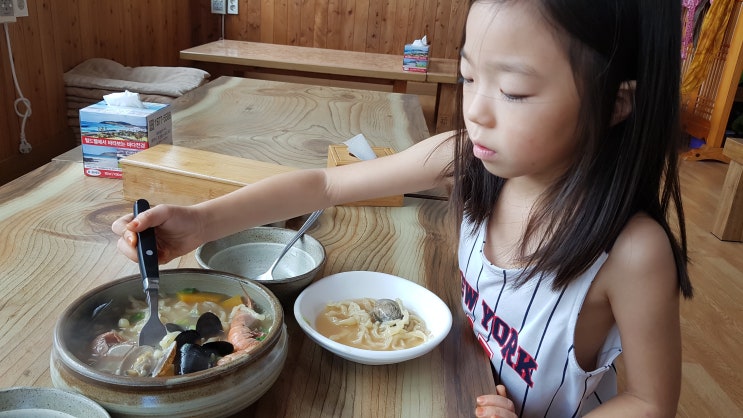 8천원의행복 손칼국수와 보리밥 함덕칼국수 기쁨이네촌칼국수 8천원의행복 손칼국수와 보리밥 함덕칼국수 기쁨이네촌칼국수