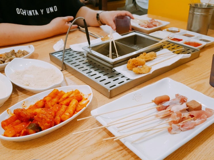  친한 후배 민승이와 함께 홍대에서