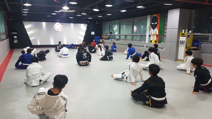  수락주짓수블랙벨트 김형우관장님 김포주짓수팀에 방문하셨습니다.  