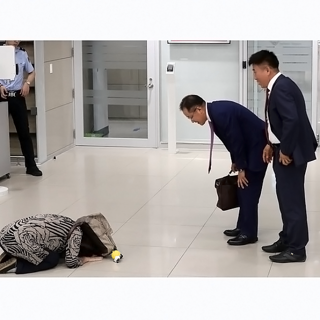 <b>홍준표</b>가 <b>귀국</b>했고, 지지자는 절을 했다... ‘성장 담론’ 제시... 