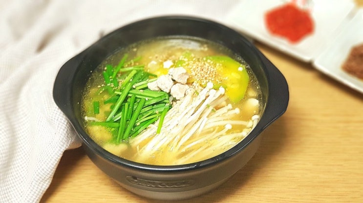  맑은 순두부찌개 끓이는법 : 고기 넣어 영양 듬뿍!