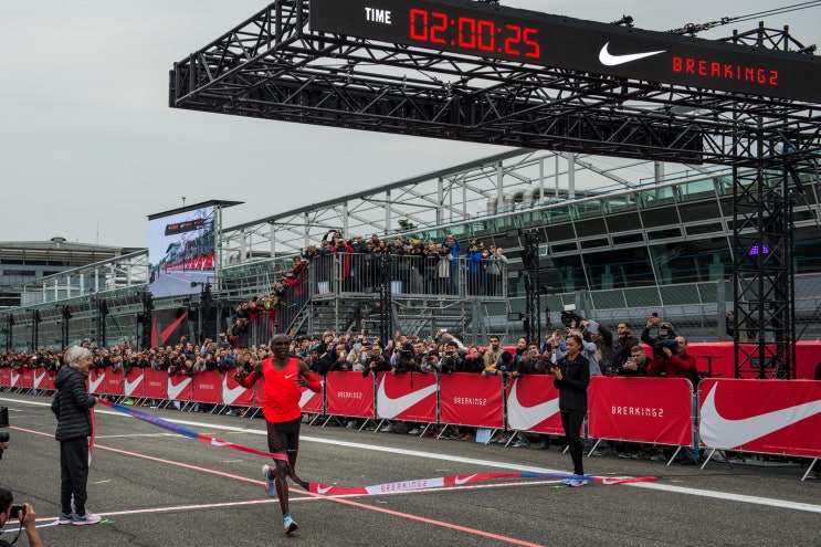  웃음과 함께 2시간에 완주를 도전하다. 엘리우드 킵초게(Eliud Kipchoge)    그리고 나이키