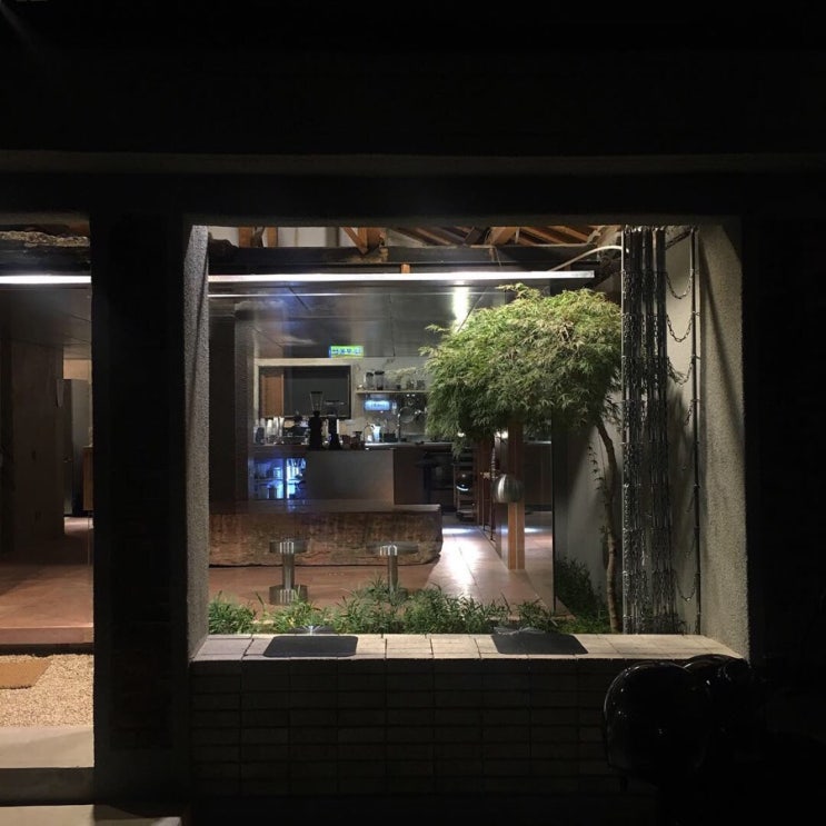  :: 서울/용산 :: ‘트래버틴(Travertine)’ 용산역 한강로 은행나무길 감성카페