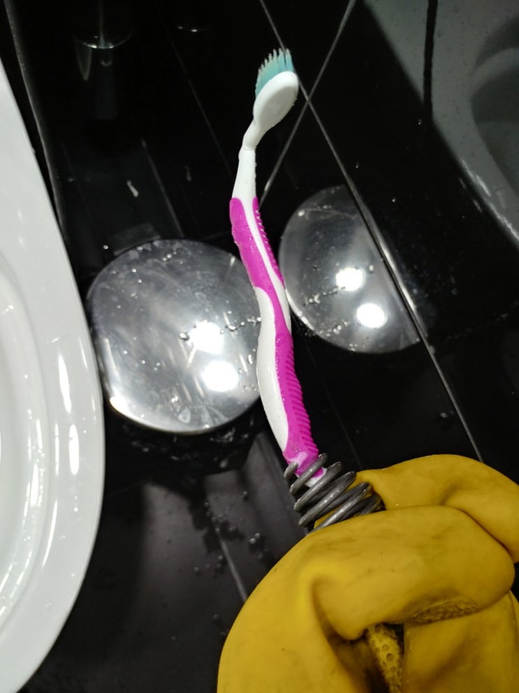  변기에 칫솔이 들어가서 막힌 인천 부평 갈산동 아파트 변기, 정말 쉽게 해결됐네요