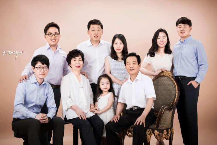  아버님 칠순 기념(고희연)으로 가족사진 촬영했어요.