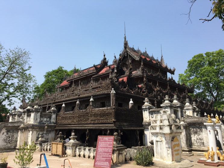 미얀마 만달레이 - 쉐난도 수도원