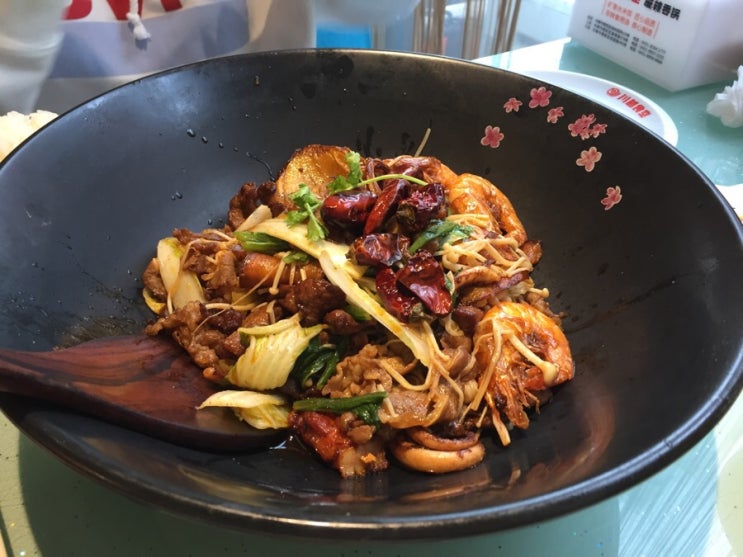  [D+26 동북사범대 일상] 장춘 꾸이린루 마라샹궈(川越食空 麻辣香锅)/ 빵 사기/ 카페 / 긱사에서 양꼬치