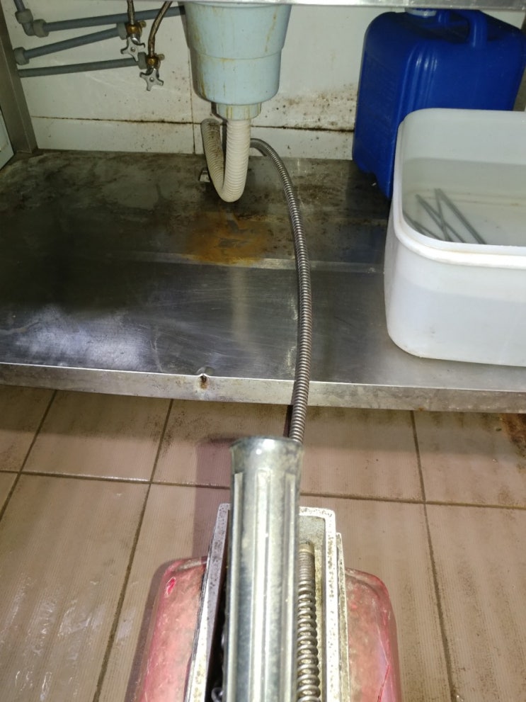  인천 한 식당에서 있었던 하수구 역류 증상을 해결해드렸어요