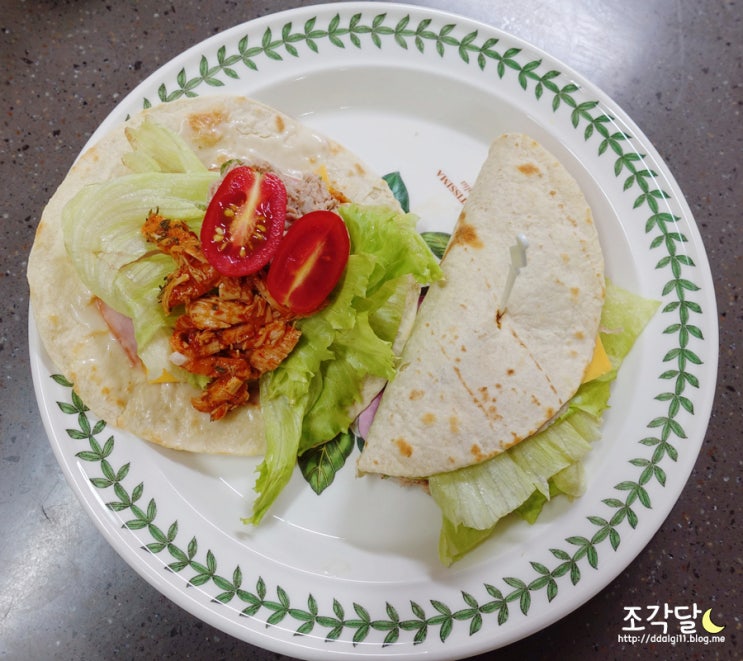  또띠아 요리 :: 닭가슴살, 참치, 카나디안 베이컨으로 타코 만들기