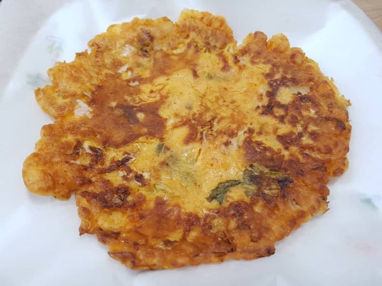  야식은 김치전 만한게 없지요?