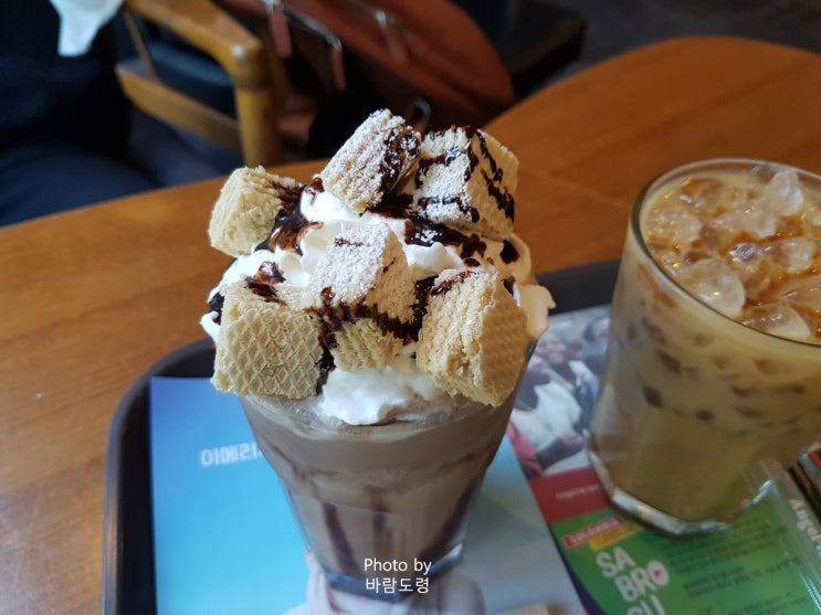 수송동 엔젤리너스에서 친구와 함께 이야기 수송동 엔젤리너스에서 친구와 함께 이야기