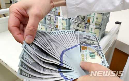 달러·위안화 관심 높아지자…달러보험·차이나보험 관심 '쑥쑥' 달러·위안화 관심 높아지자…달러보험·차이나보험 관심 '쑥쑥'