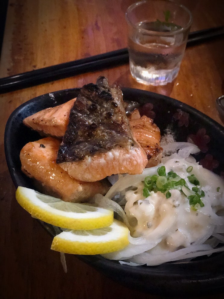  일본현지 전통 직불 숯불꼬치 연어숯불구이 성게알 김숙 이영자 송은이 최화정밥블레스유 맛집 이태원 제일기획 로바다야끼 이자카야 문타로 호텔 건너편 근처 가리비 명란 산토리 생맥 수제