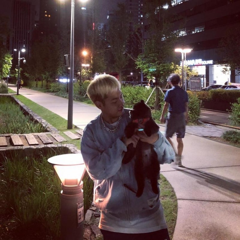 슈퍼비, 훈훈함 가득한 일상 모습…‘꿀 떨어지는 눈빛’