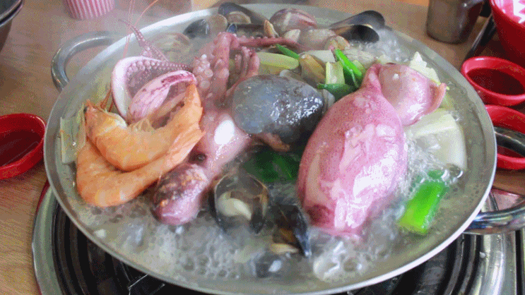  평일에도 붐비는 덕이동 맛집 박승광해물칼국수