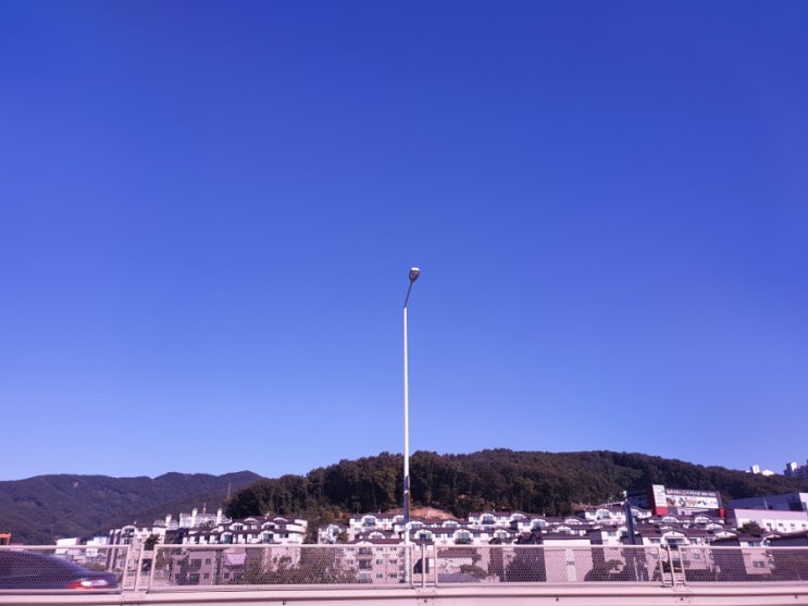 구름한점 없는 아침